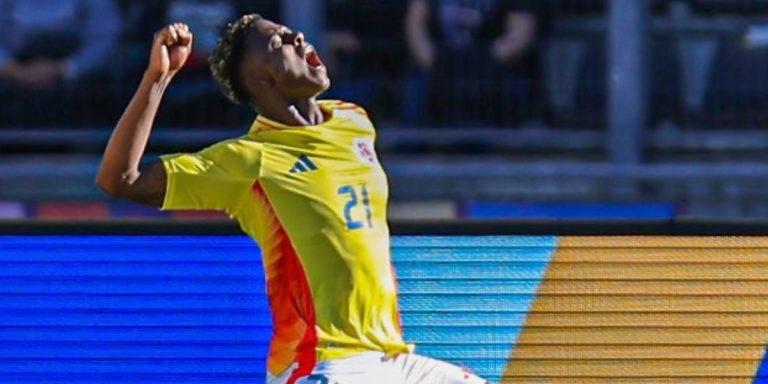 Néiser Villareal dedicou os gols da classificação ao pai assassinado (Foto: Seleção Colombiana/Divulgação))