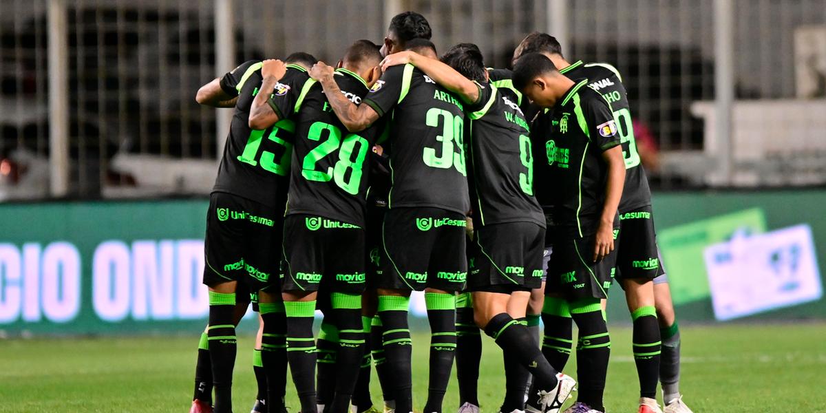 Técnico do América reclamou bastante do pênalti marcado contra sua equipe (Foto: Mourão Panda / América)