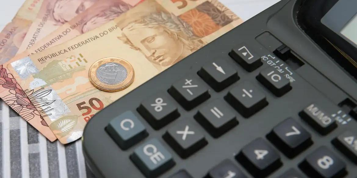 Selic em 15% impede crescimento da economia brasileira (Marcello Casal Jr/Agência Brasil)