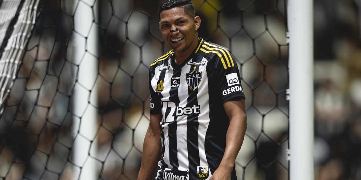 Atacante Rony sofreu um edema no adutor da coxa direita e já está em tratamento na fisioterapia. (Pedro Souza)