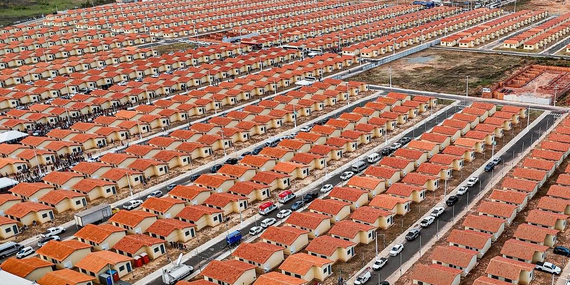 Nova política prevê uma reforma estrutural no uso da poupança para alavancar o crédito habitacional, modernizando as regras de direcionamento do Sistema Brasileiro de Poupança e Empréstimo (SBPE), com o objetivo de tornar o uso da poupança mais eficiente e ampliar a oferta de crédito imobiliário (Ricardo Stuckert/PR)