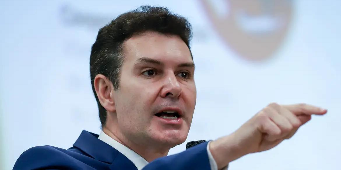 Segundo o ministro, as cidades são as responsáveis pela maior parte das emissões de gases de efeito estufa no planeta e, por isso, a COP precisa começar a discutir temas como saneamento, habitação e mobilidade (Antônio Cruz/Agência Brasil)