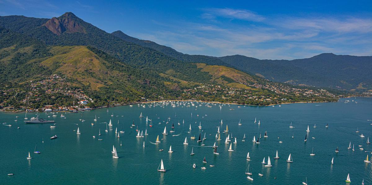 Programa Estadual de Turismo Náutico movimenta o Litoral Norte paulista, com obras em píeres, marinas e novos roteiros de mergulho e avistamento de cetáceos (Marco Yamin/Sectur Ilhabela)