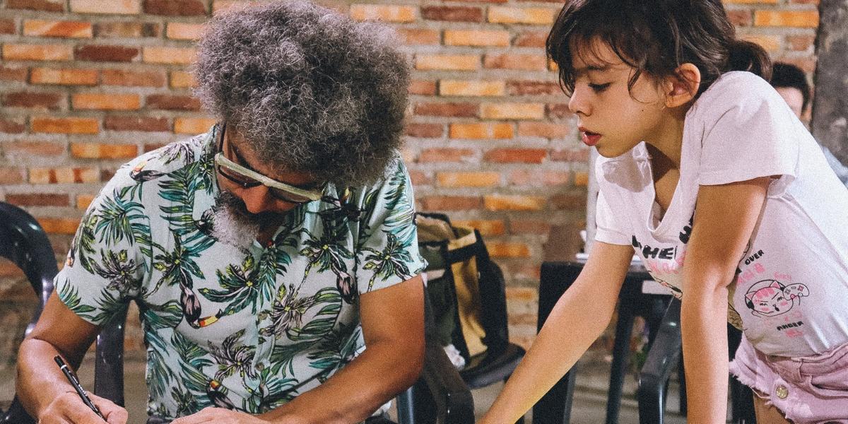 Juntinha promove oficina de impressão para o público infantil no Dia das Crianças com os artistas Paulo Nazareth e Comum (@100ERROS)