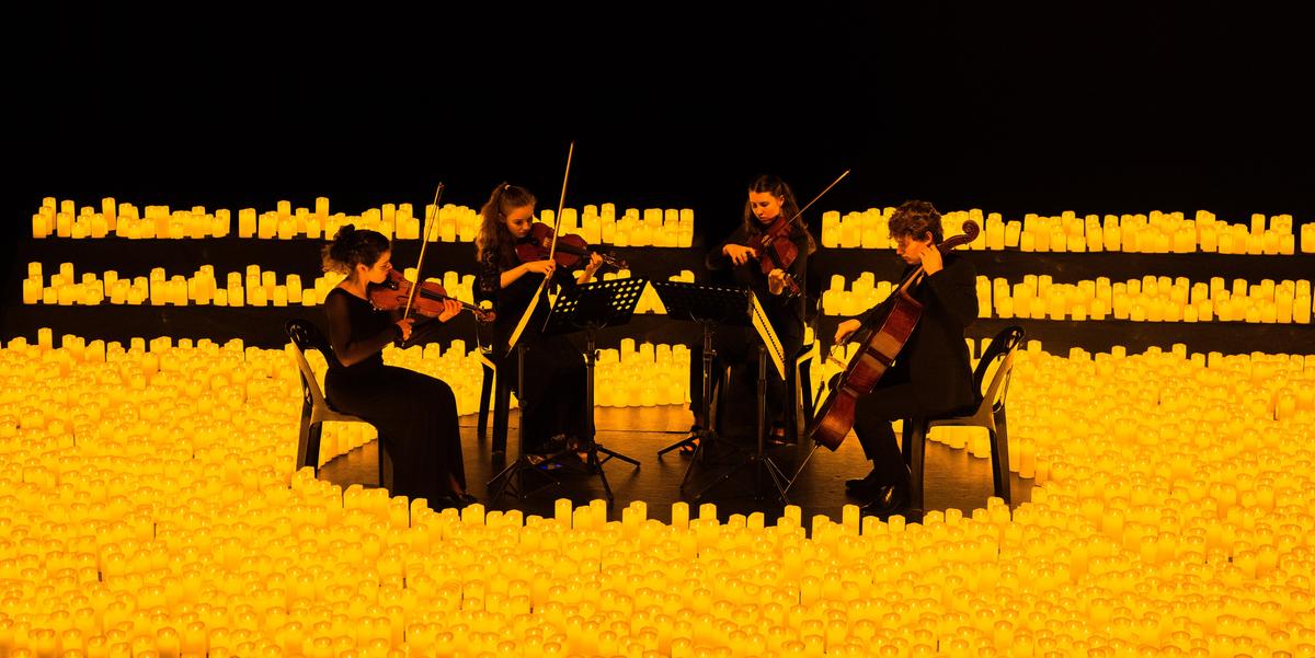 Evento à luz de milhares de velas tem entrada gratuita e traz o Quarteto de Cordas Monte Cristo, parte da Monte Cristo Coral e Orquestra que utiliza dois violinos, uma viola e um violoncelo (Fevrer/ Divulgação)
