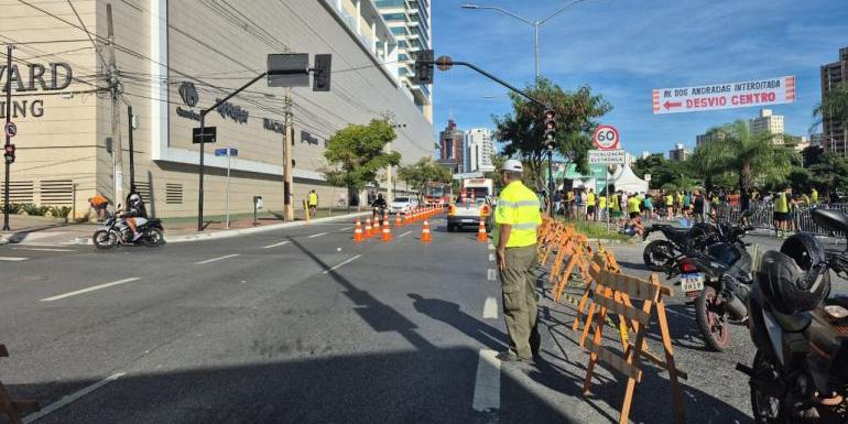 Agentes da BHTrans, Guarda Municipal e PM irão orientar motoristas e pedestres (PBH/Divulgação)