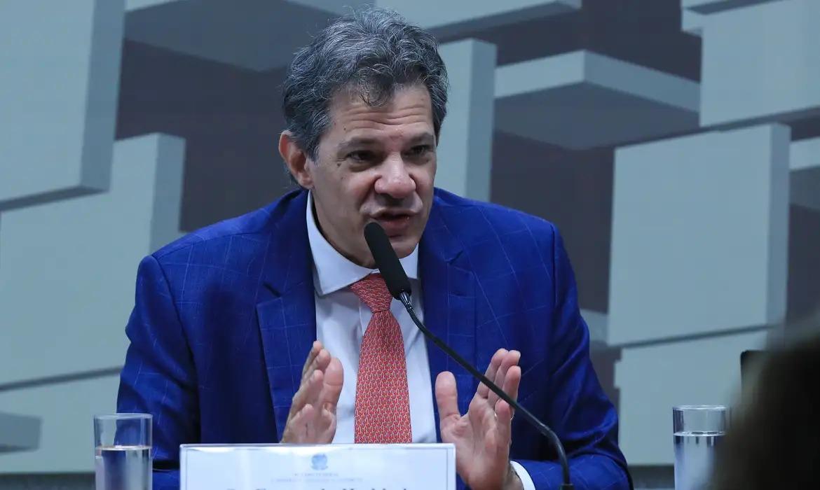 Durante audiência pública na Comissão de Assuntos Econômicos (CAE) do Senado, Haddad lembrou que ninguém acha injusto sobretaxar cigarro ou bebida alcoólica e que “setores que produzem externalidades muito negativas para a sociedade” são sobretaxados no mundo inteiro" (Lula Marques/ Agência Braasil)