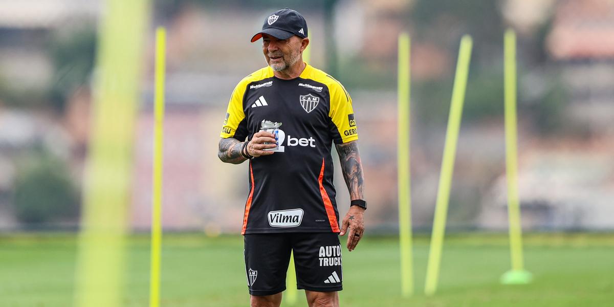 Sampaoli tem muitos desfalques e dúvidas para montar o Atlético para o clássico (Foto: Paulo Henrique França / Atlético)
