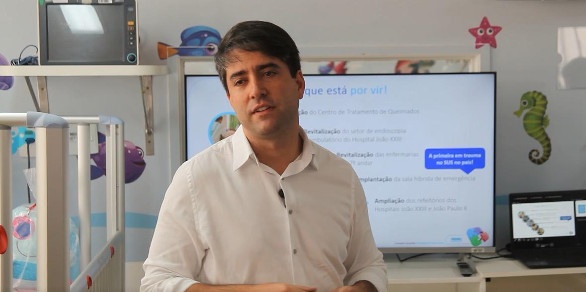 Secretário de Saúde, Fábio Baccheretti, durante coletiva no Hospital Infantil João Paulo II, em BH (Reprodução/SES-MG)