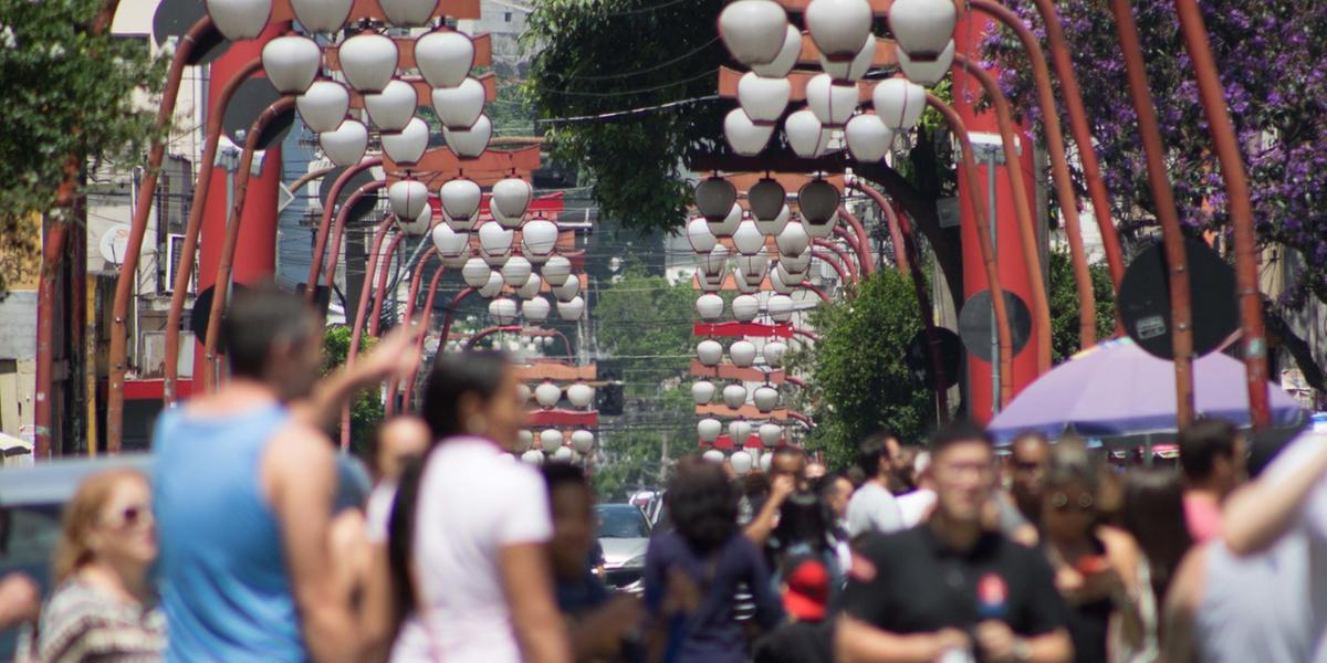 Bairro da Liberdade, em São Paulo, reúne tradições japonesas e atrai visitantes com feiras, gastronomia e arquitetura típica oriental (Rogerio Cassimiro/MTur)