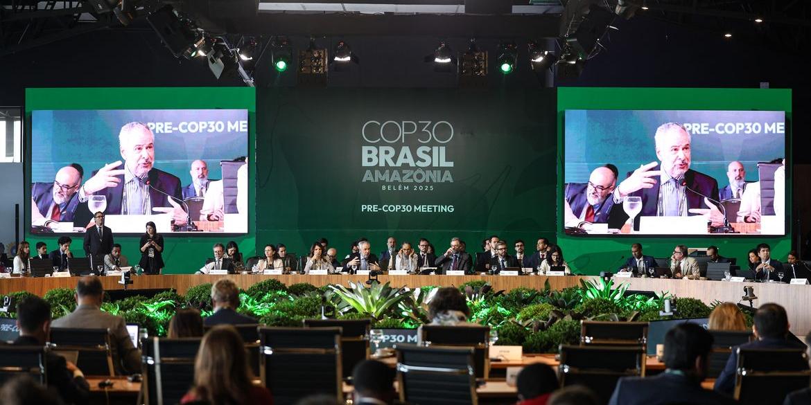 A mesa tratou também da plataforma de acompanhamento do maior fundo climático do Sul Global. A PRE-COP antecede a Conferência do Clima, que será realizada em Belém, no Pará, em novembro (Marcelo Camargo/Agência Brasil)