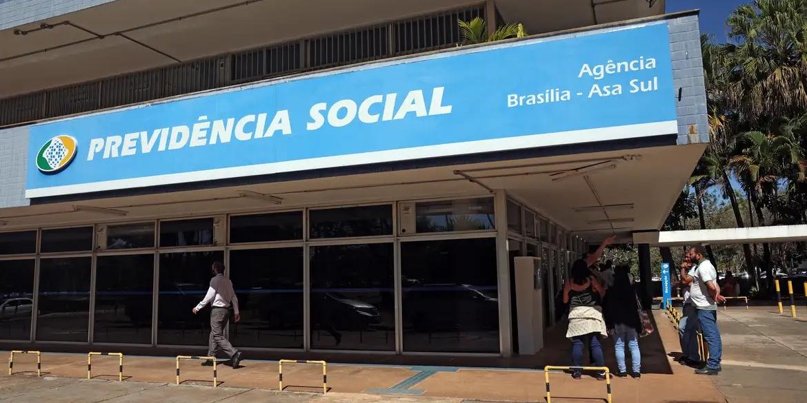 Segundo o ofício, a suspensão é necessária para evitar “impactos administrativos” caso o programa fosse mantido sem verba garantida (José Cruz/Agência Brasil)