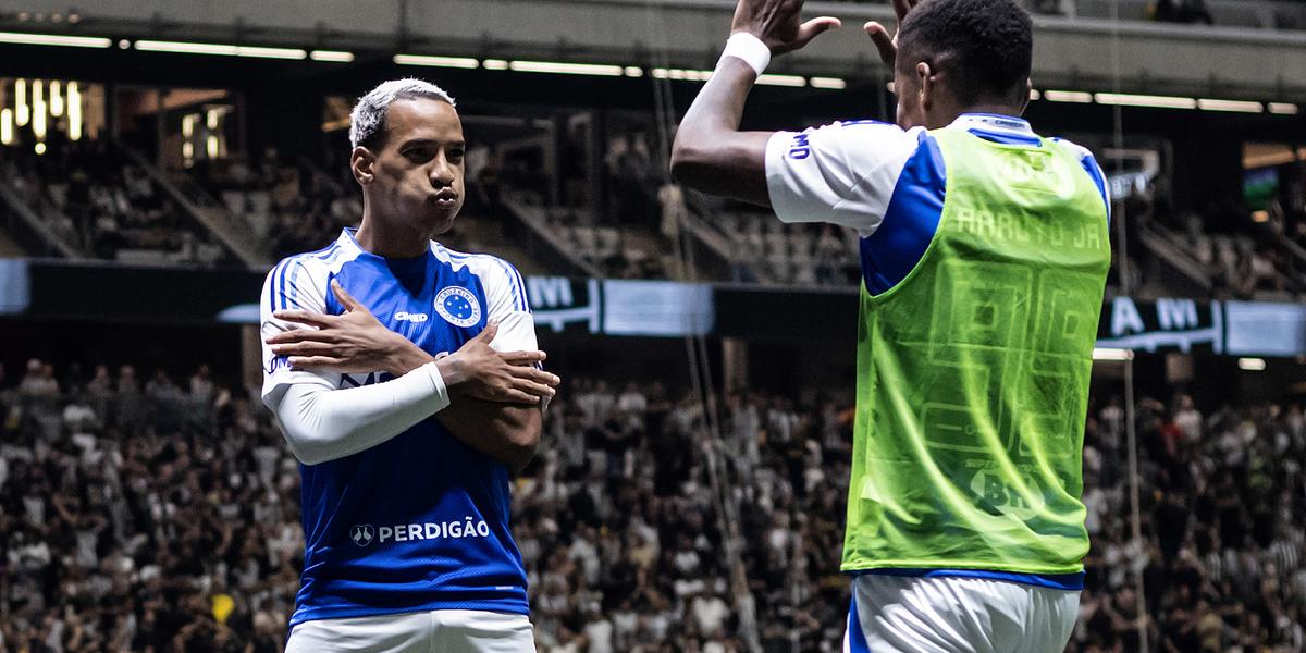 Matheus Pereira ‘desencanta’ e marca primeiro gol em clássicos contra o Atlético (Foto: Gustavo Aleixo/Cruzeiro)