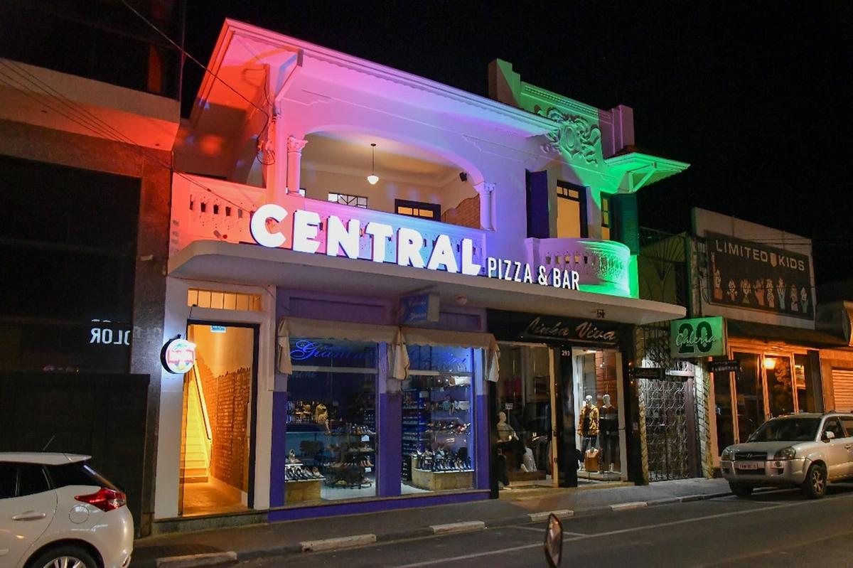 Fachada da Central Pizza &amp; Bar, na avenida Coronel Pedro Penteado, novo ponto de encontro dos apreciadores de pizzas artesanais (Divulgação)