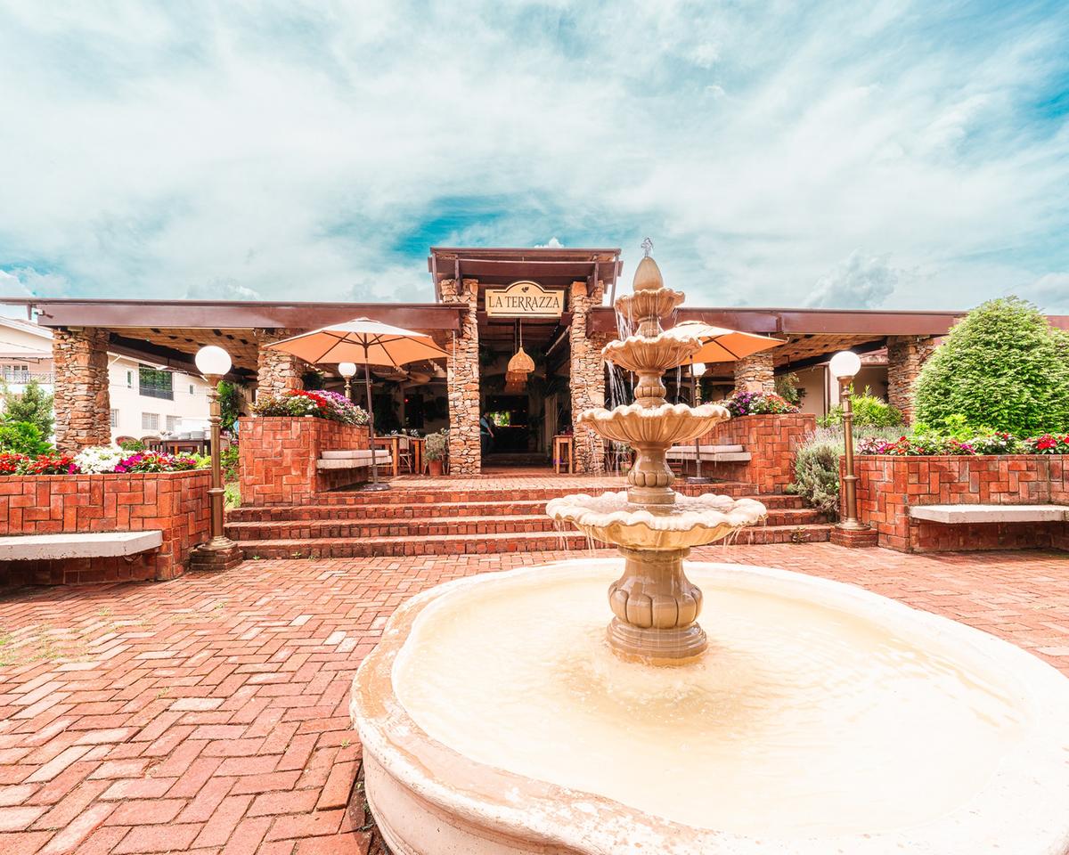Fachada do restaurante La Terrazza, inspirado na arquitetura toscana e localizado a mil metros de altitude (Divulgação)