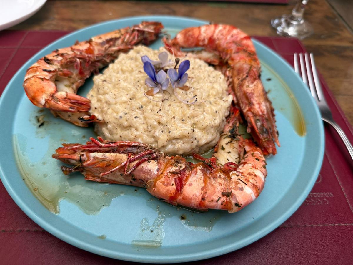 Risoto de camarão no Shangri-La, restaurante que combina sofisticação e rusticidade em um ambiente acolhedor em Serra Negra (SP) (Divulgação)