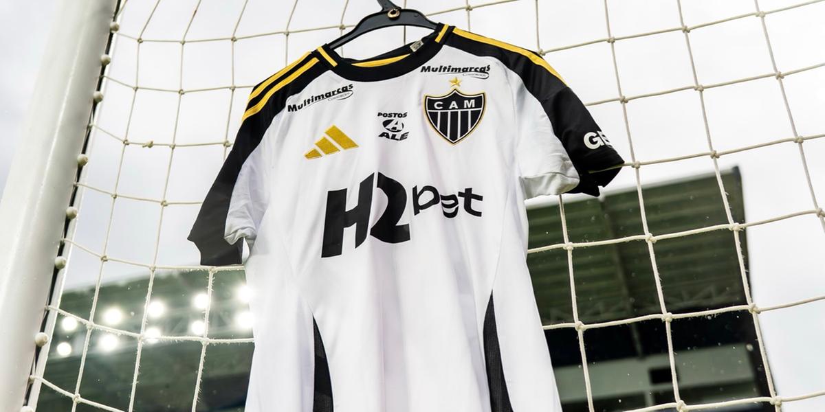 O Atlético está escalado e entrará em campo com seu uniforme branco (X do Atlético)