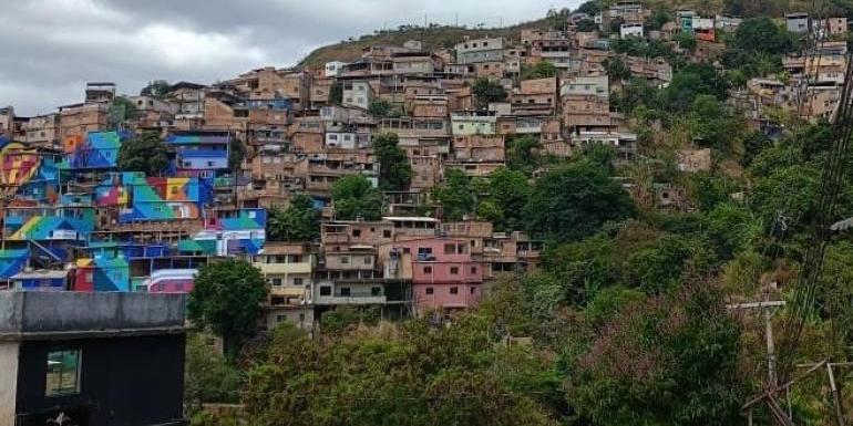 Visita técnica precede ações de recuperação de nascentes no Aglomerado da Serra (Divulgação/PBH)