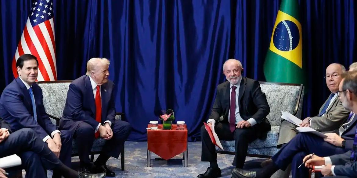 Lula e Trump se encontraram durante o 47ª Cúpula da Associação de Nações do Sudeste Asiático (Ricardo Stuckert/PR)