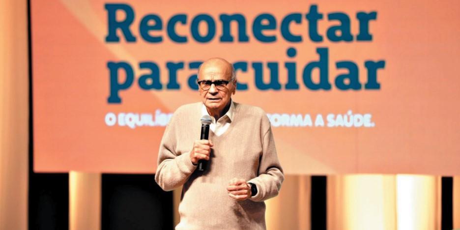 “O corpo não pode ser levado às últimas consequências”, diz Drauzio Varella, chamando atenção para a prevenção de sedentarismo, má alimentação e transtornos psiquiátricos entre colegas (Unimed BH /Divulgação)