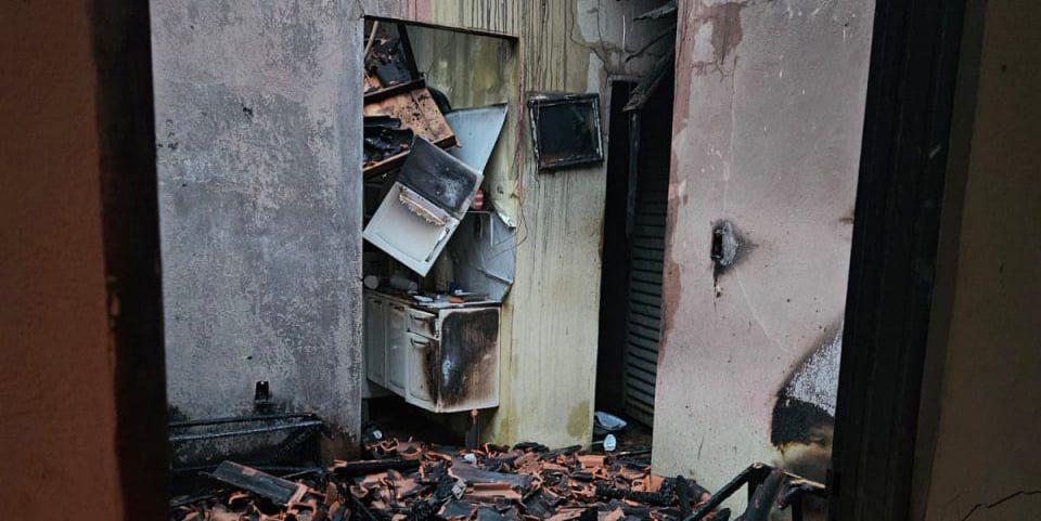 Casa ficou completamente destruída após incêndio (Divulgação/ CBMMG)