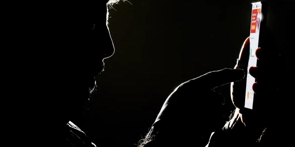 O endurecimento das regras ocorre em meio a uma escalada de crimes cibernéticos e movimentações financeiras suspeitas no país. Segundo Sidney, o sistema bancário enfrenta desafios inéditos diante da explosão de golpes e ataques digitais (Joédson Alves/Agência Brasil)