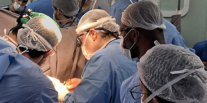 Após 11 anos, Hospital das Clínicas da UFMG volta a realizar transplante de pulmão; equipe envolveu 20 profissionais e contou com tecnologia de suporte respiratório avançado (HC-UFMG | Ebserh)