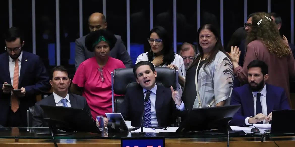 A licença valerá para as trabalhadoras com carteira assinada, empregadas domésticas e estagiárias. O direito ao afastamento remunerado será concedido mediante a apresentação de laudo médico que comprove as condições que impeçam temporariamente de exercer as atividades (Lula Marques/Agência Brasil)