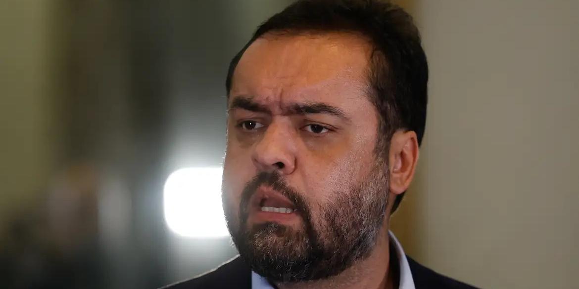 Ao justificar a operação, o governador cobrou mais apoio federal no enfrentamento às organizações criminosas que atuam no Rio de Janeiro e em outras partes do território brasileiro. Segundo Castro, o estado está atuando “sozinho nesta guerra” (Fernando Frazão/Agência Brasil)