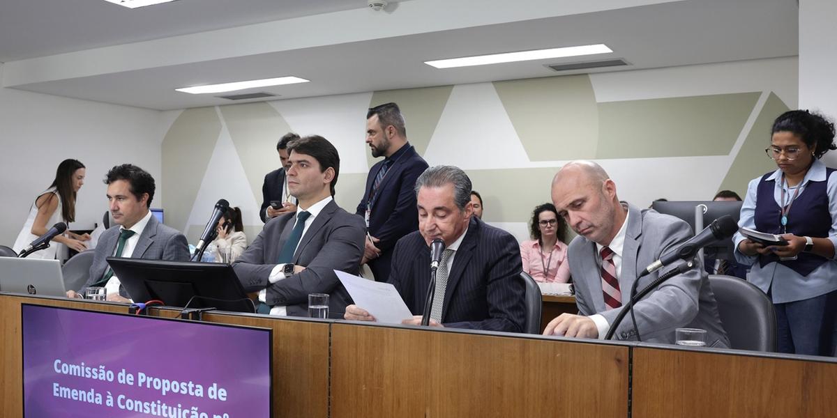 Proposta de emenda apresentada pelo líder do Governo, deputado João Magalhães, retirou do texto referência à Gasmig (Foto: Daniel Protzner)
