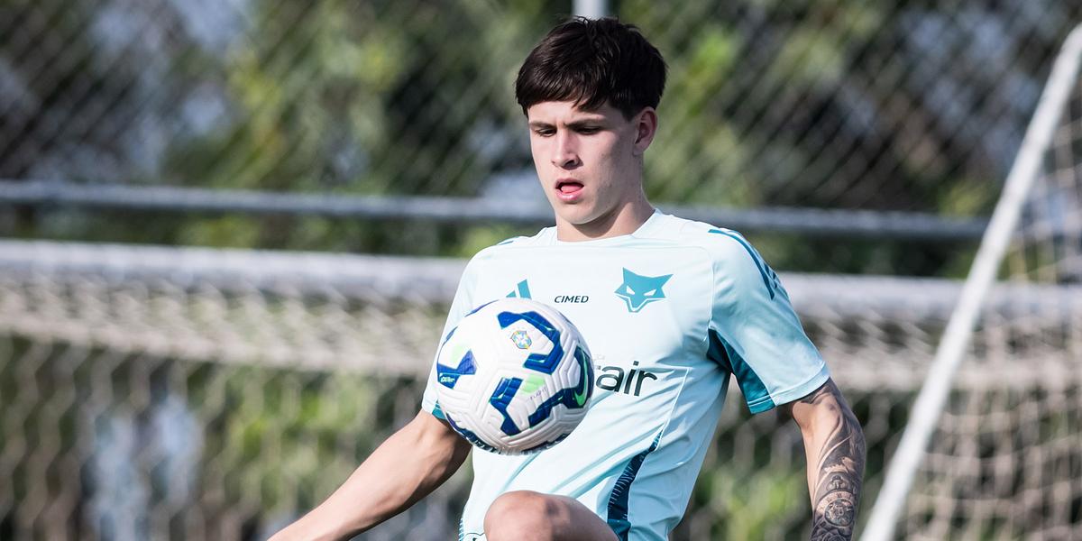 Equipe comandada pelo técnico Leonardo Jardim iniciou a preparação para enfrentar o Vitória, Rayan Lelis foi chamado para reforçar o ataque (X do Cruzeiro)