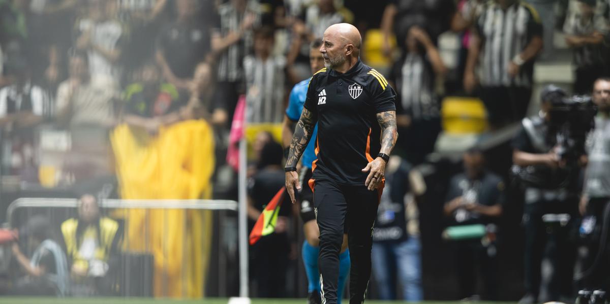 Treinador ficou surpreso com o futebol apresentado pelo Galo (Pedro Souza)