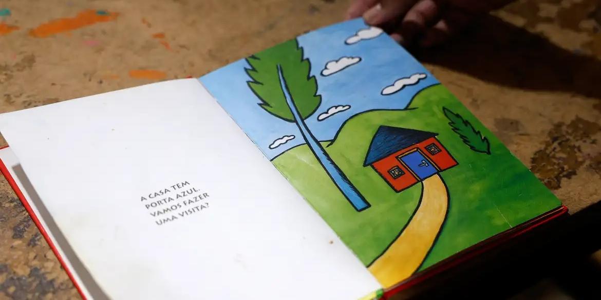 Livro infantil mais procurado na biblioteca comunitária Atelier das Palavras, no morro da Mangueira, zona norte do Rio de Janeiro (Tânia Rêgo/Agência Brasil)