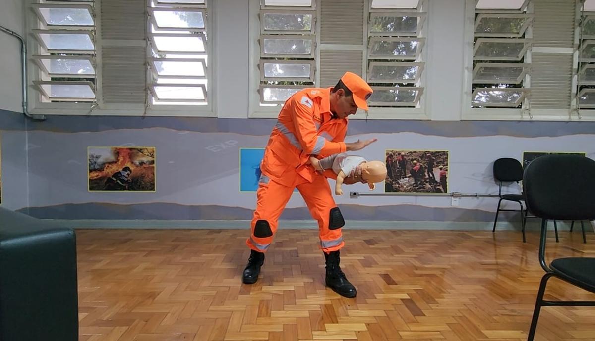 Bombeiros de Minas atualizam protocolos de desengasgo (Maurício Vieira / Hoje em Dia)