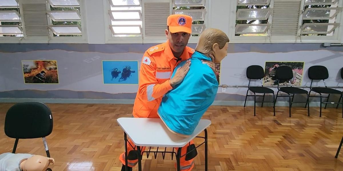 Bombeiros de Minas atualizam protocolos de desengasgo (Maurício Vieira / Hoje em Dia)