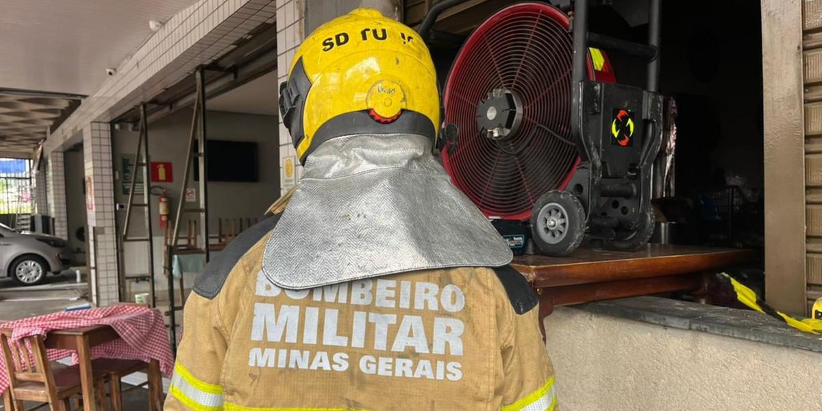 Bombeiros foram acionados no local da explosão e identificaram forte odor de vazamento de gás (Divulgação/ CBMMG)