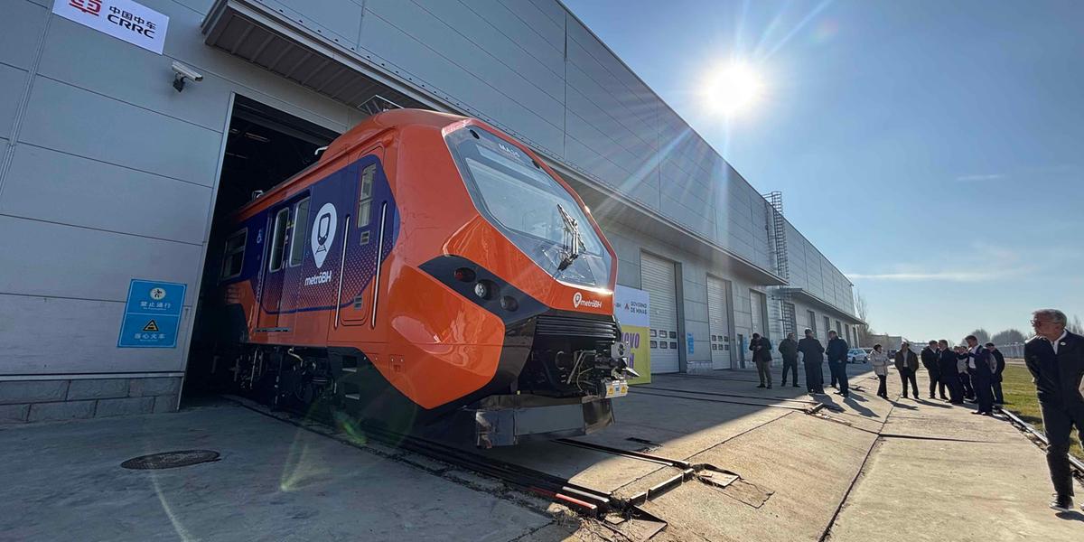 Primeiro dos 24 novos trens do metrô de BH foi embarcado na China e deve chegar ao Brasil em dezembro (Gabriel Vargas / Digital MG)