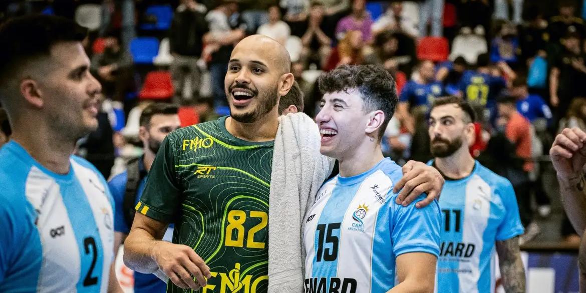 Equipe brasileira busca título do quadrangular neste sábado contra Argentina (CBH/Divulgação)