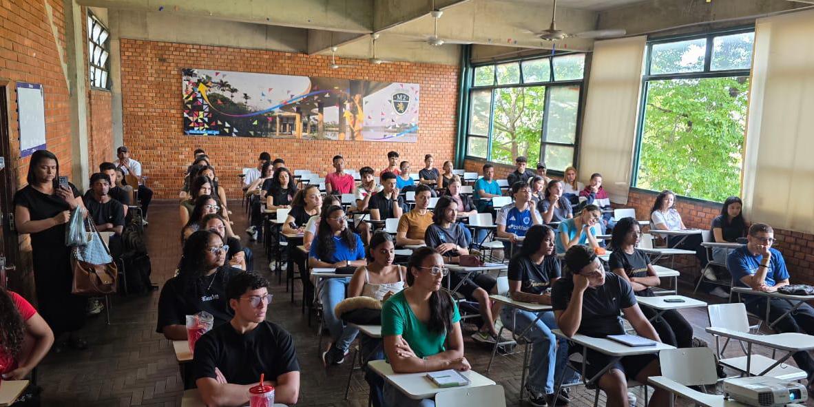Alunos aproveitaram oportunidades para esclarecer dúvidas na reta final de preparação para o Enem 2025 (Divulgação/ Kennedy)