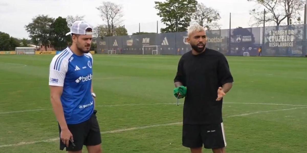 Gabigol deu dicas de como bater pênalti para o influenciador Jon Vlogs, na Toca da Raposa (Reprodução/ Twitch Jon Vlogs)