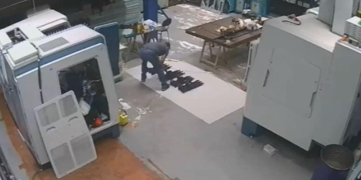 Fábrica de fuzis foi desmantelada pela PF em 2023 (Reprodução/ TV Globo)