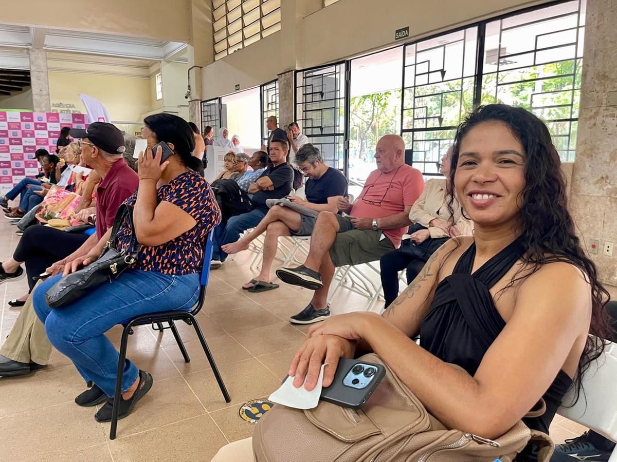 Bruna Norato, de 38 anos, foi renegociar dívida no Feirão da Serasa (Valéria Marques/ Hoje em Dia)