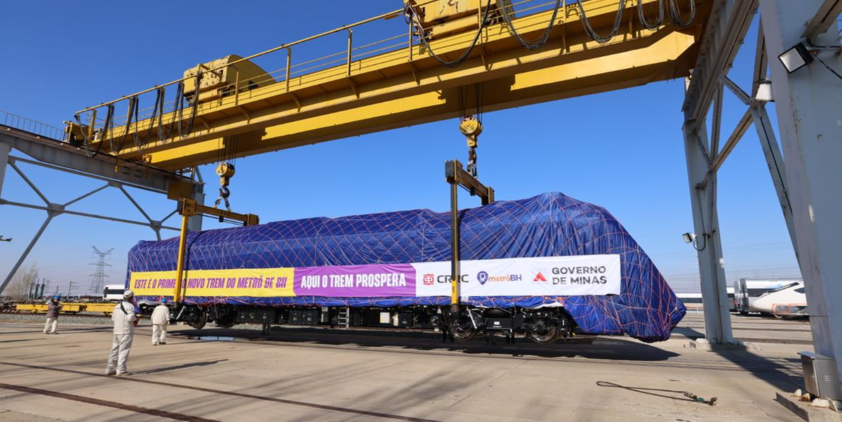 Composição, fabricada na China, está sendo enviada por navio ao Porto de Itaguaí, no Rio (Divulgação/Metrô BH)