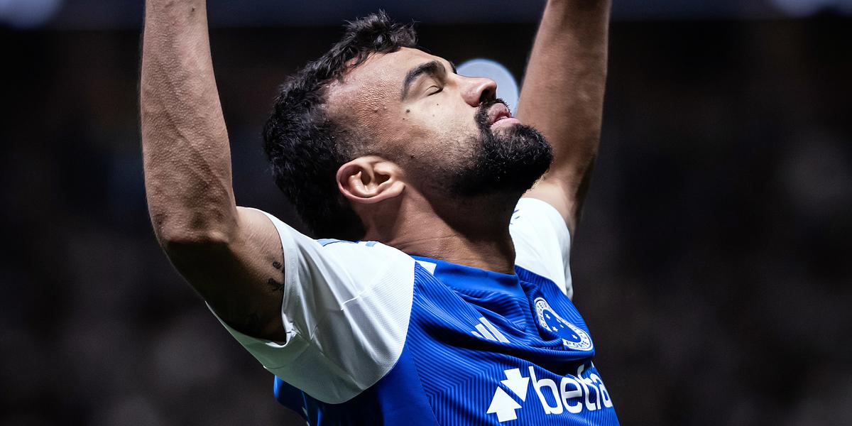 Fabrício Bruno usou as redes sociais para desabafar sobre críticas e pela convocação para a Seleção (Foto: Gustavo Aleixo/Cruzeiro)