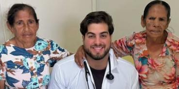 Médico do SUS viraliza ao mostrar presente inusitado de pacientes (Reprodução/Redes sociais dr.douglasciriaco)