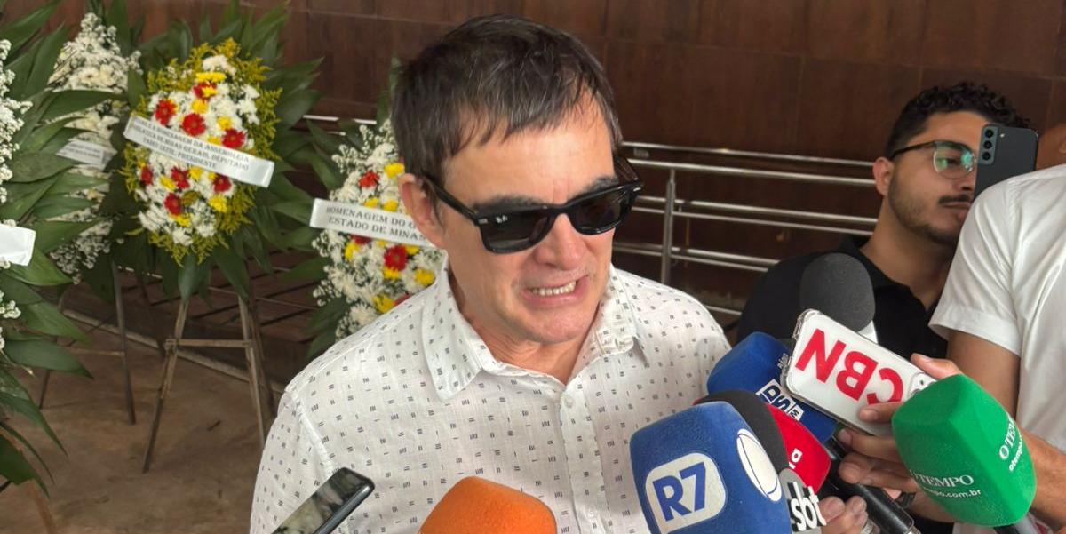 Samuel Rosa esteve no velório de Lô Borges nesta terça, em BH (Bernardo Haddad)