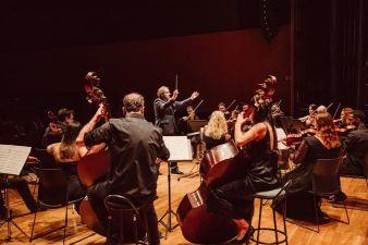 Orquestra Ouro Preto apresenta concerto inédito com trilhas de videogames, sob regência de Rodrigo Toffolo e com participação do pianista Antonio Vaz Lemes (Rapha Garcia/Divulgação)