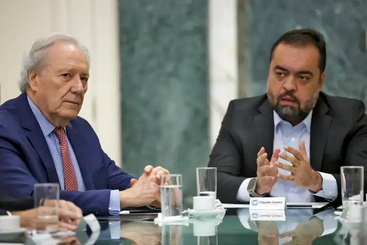 Ministro da Justiça, Ricardo Lewandowski, juntamente com o governador do Rio de Janeiro, Cláudio Castro, durante reunião sobre a ação policial da Operação Contenção, contra o Comando Vermelho (Fernando Frazão/Agência Brasil)