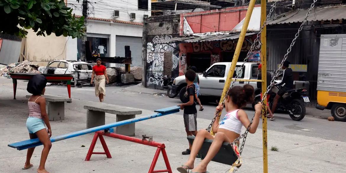 Objetivo é contribuir para aprimorar o trabalho que os municípios já precisam fazer, por meio de uma série de atividades de formação, de aprimoramento institucional, de criação de instrumentos administrativos, como decretos e portarias (Tânia Rêgo/Agência Brasil)