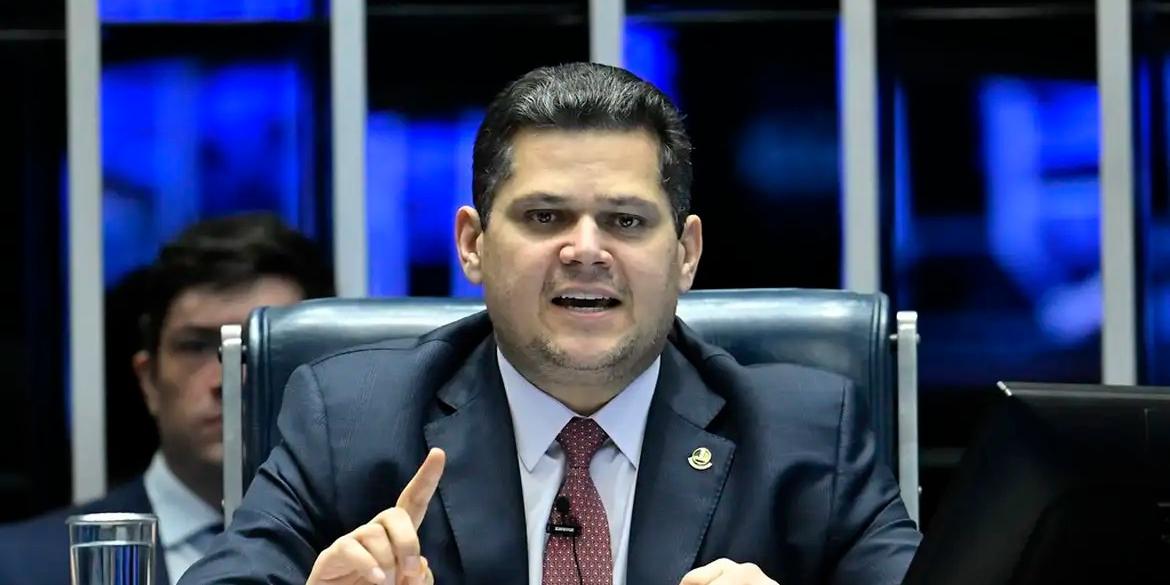 Os dois discutiram ações para o combate ao crime organizado, além do uso de tecnologias para o enfrentamento à criminalidade no Brasil (Andressa Anholete/Agência Senado)